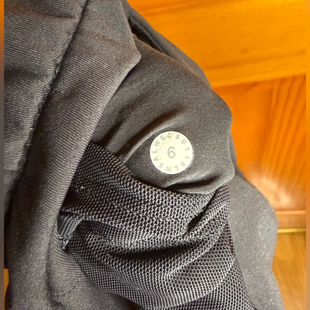 Lululemon On The Fly Pant *28” 7/8 length Black Size 6 Style No. W5ALWS - Picture 5 of 13